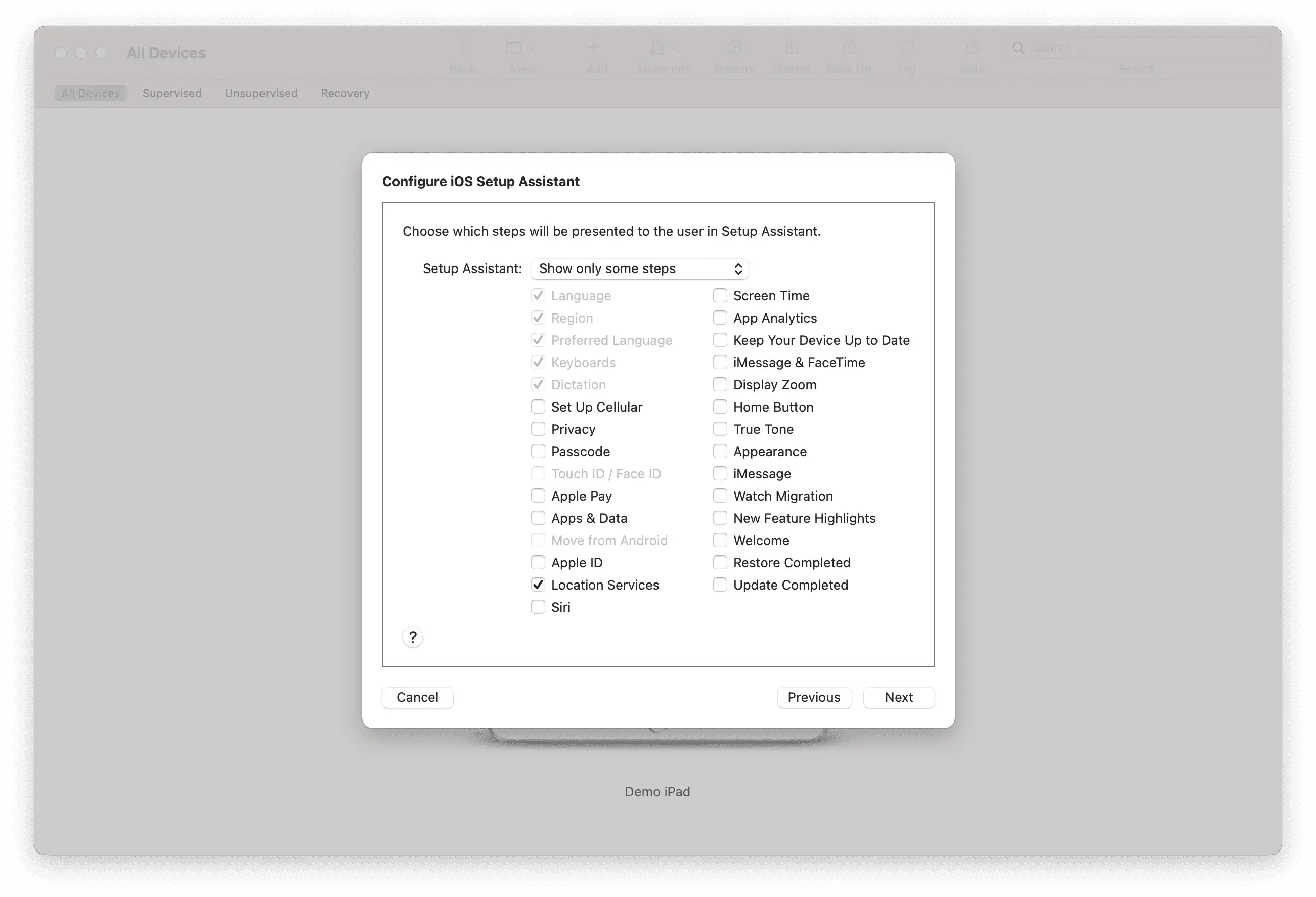 Pasos de configuración en Apple Configurator 2 para definir opciones de configuración con « Servicios de ubicación » habilitados para el ajuste de la zona horaria