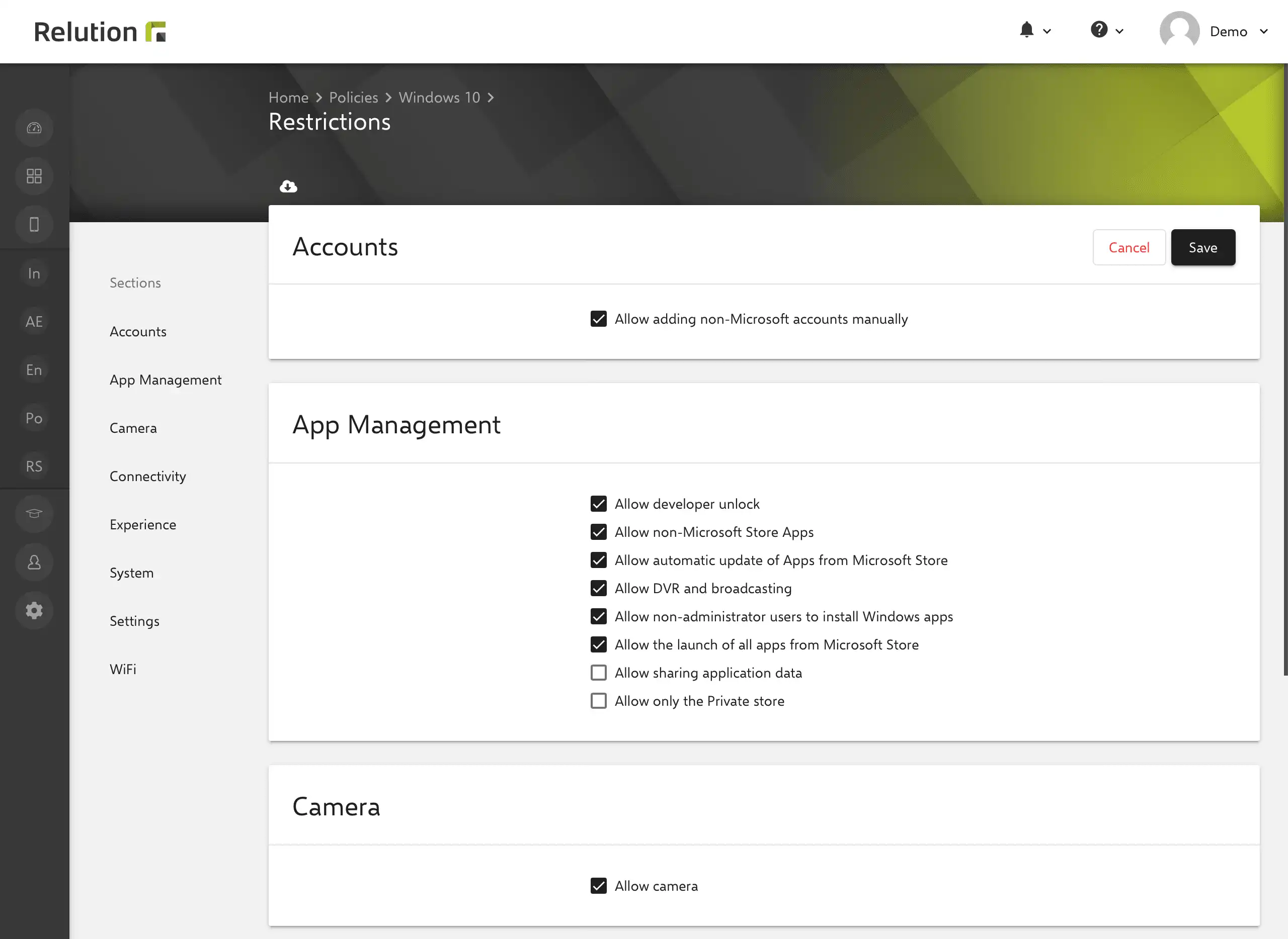 Impostazioni in Relution per la gestione delle restrizioni sui dispositivi Windows registrati, comprese opzioni per account, app, fotocamera e connessioni di rete