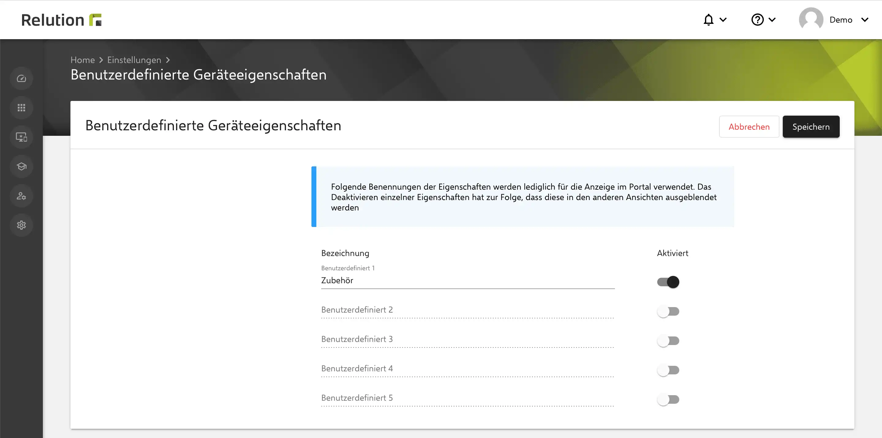 Ansicht in Relution, die zeigt, wie über benutzerdefinierte Geräteeigenschaften wie „Zubehör“ zusätzliche Informationen zu Geräten hinzugefügt werden können