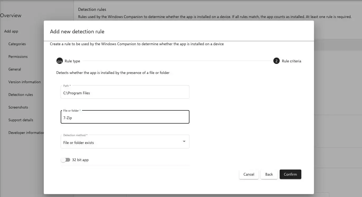 Regla de detección de archivos en Relution para verificar si una aplicación está instalada en un dispositivo Windows especificando la ruta de la carpeta, detectando la carpeta exacta y seleccionando 32 o 64 bits