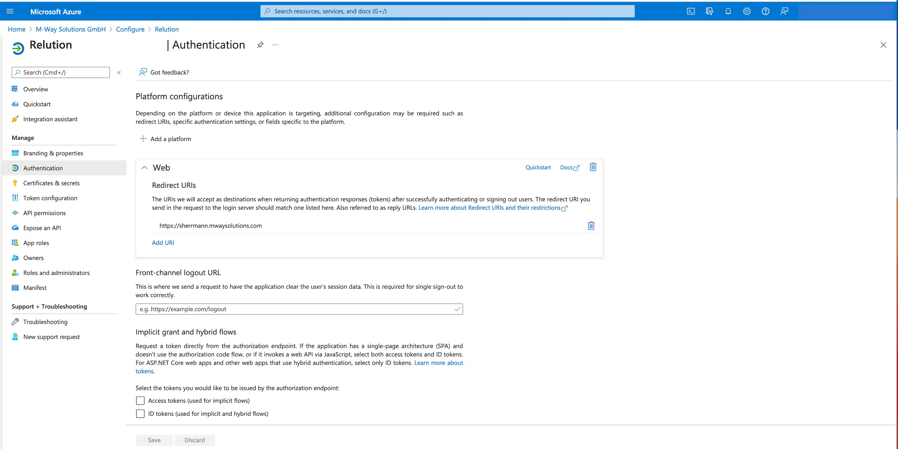 Vista en Microsoft Azure para ingresar la URL del servidor en « Web » para la URI de redirección, con la casilla de verificación « ID Tokens » desactivada y la opción « Guardar »
