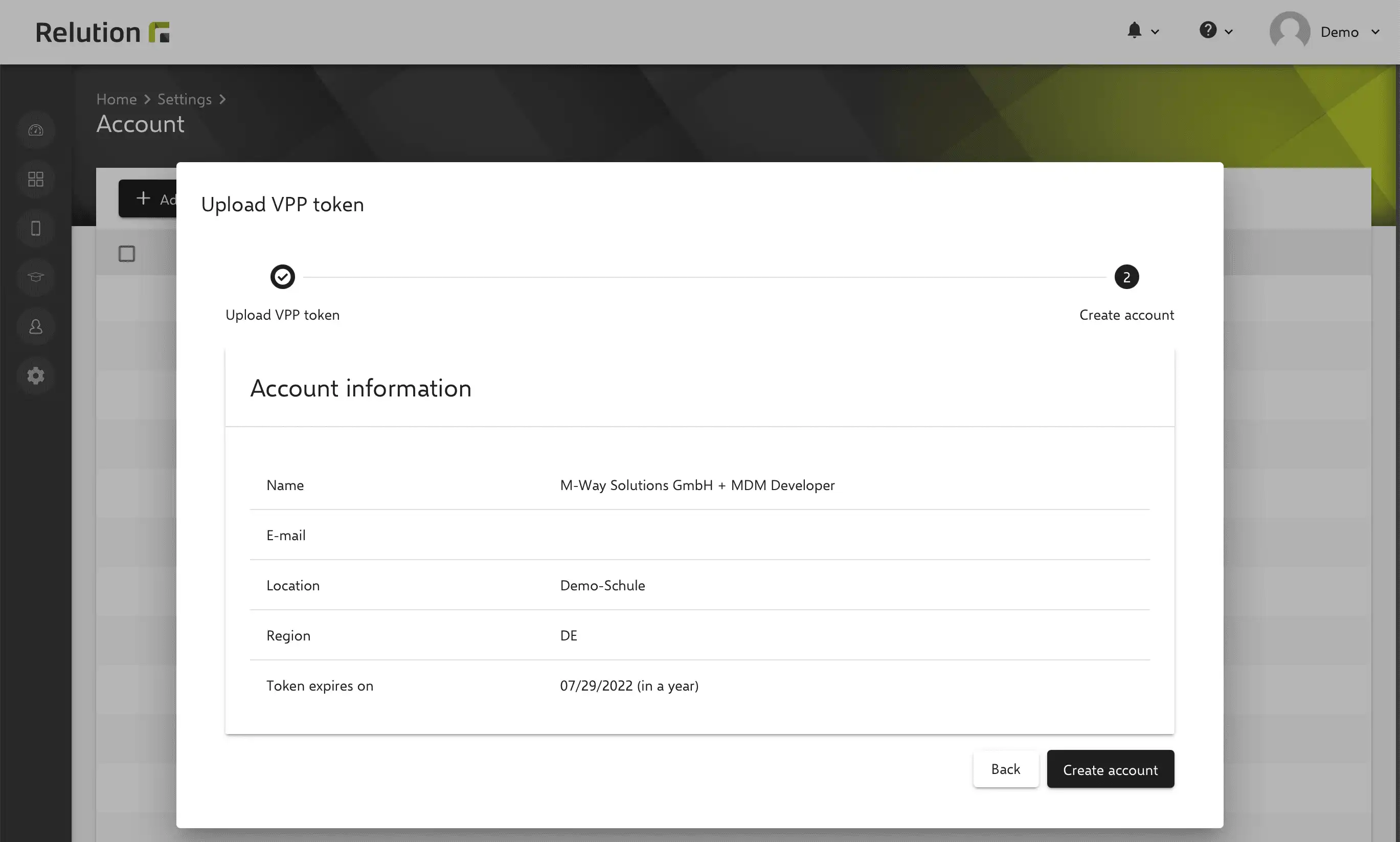 Captura de pantalla de la configuración de Relution que muestra la creación de una cuenta vinculada a un token VPP