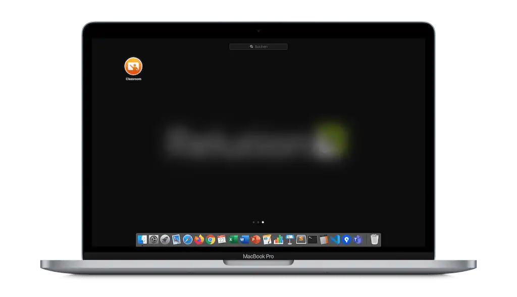 MacBook Pro Bildschirm mit geöffneter Apple Classroom App, die nach Anwendung der Richtlinie auf das macOS-Gerät genutzt werden kann, um Schüler-Tablets zu steuern