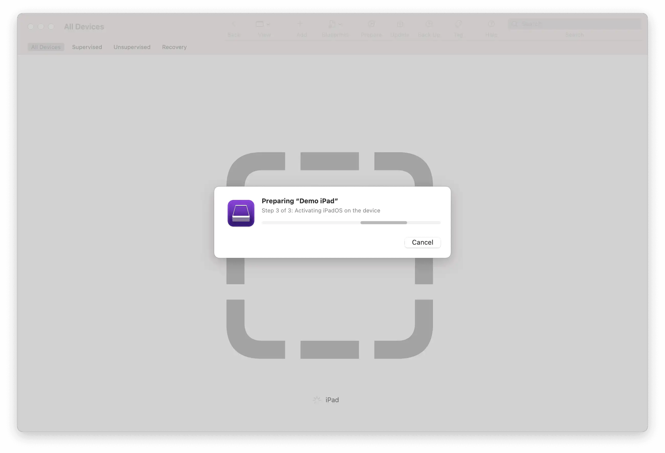 Proceso de preparación de dispositivos en Apple Configurator 2 con una barra de progreso para la inscripción automática del iPad en DEP