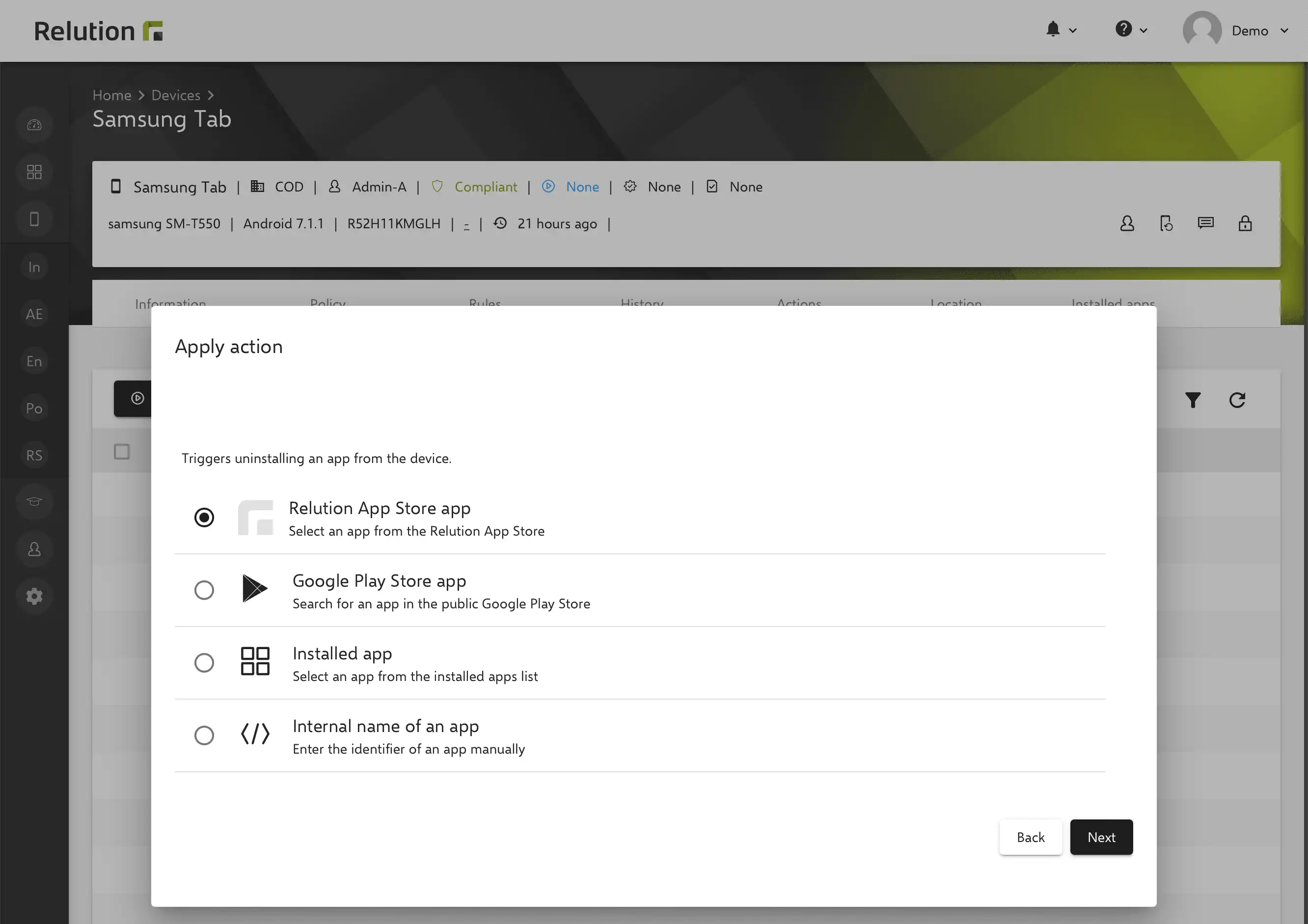 Opzioni di selezione nei dettagli del dispositivo di Relution per l'azione "Rimuovi app", inclusa l'opzione "App Google Play Store"