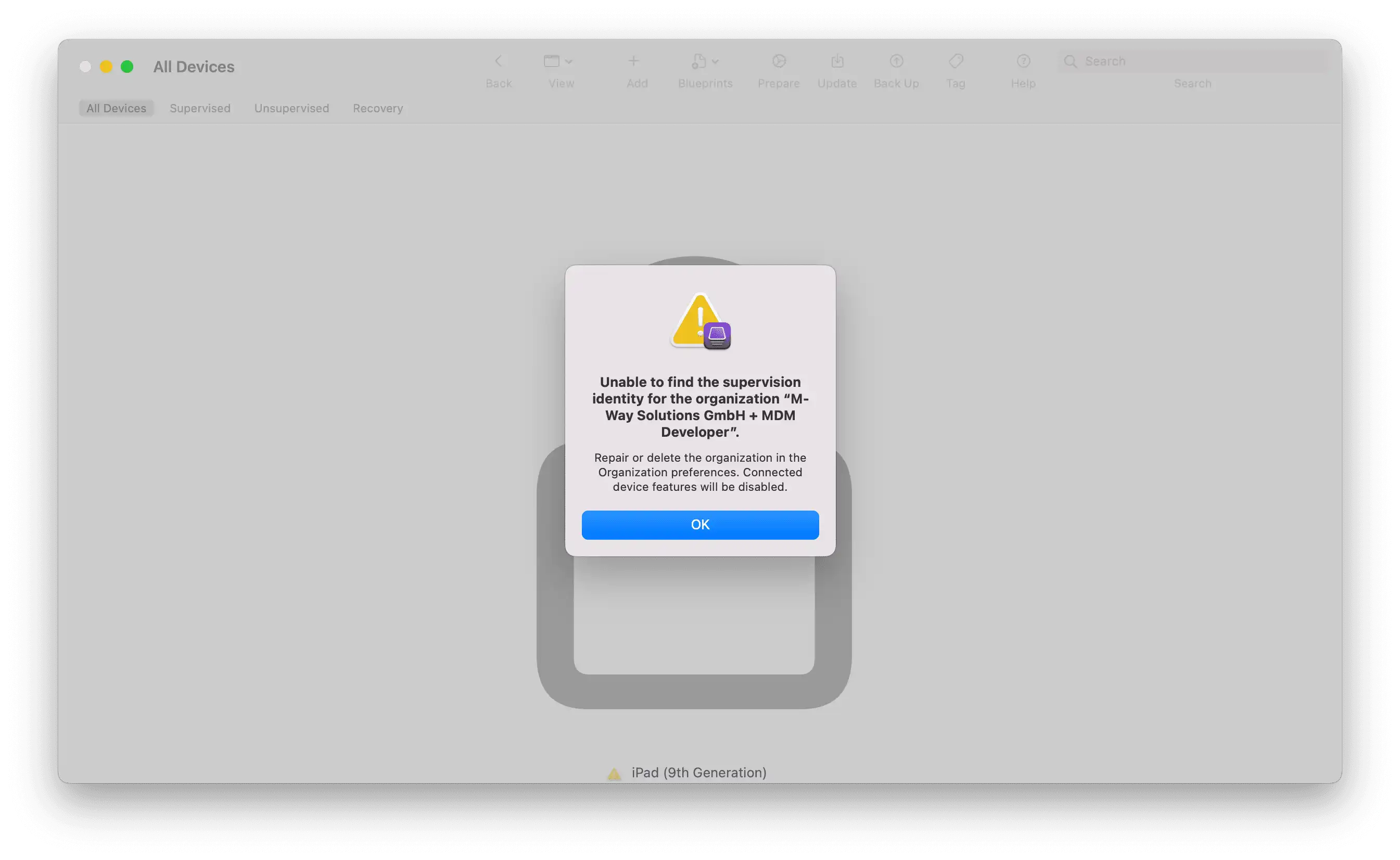 Mensaje de advertencia en un iPad que indica que el emparejamiento no está permitido sin un certificado de supervisión válido
