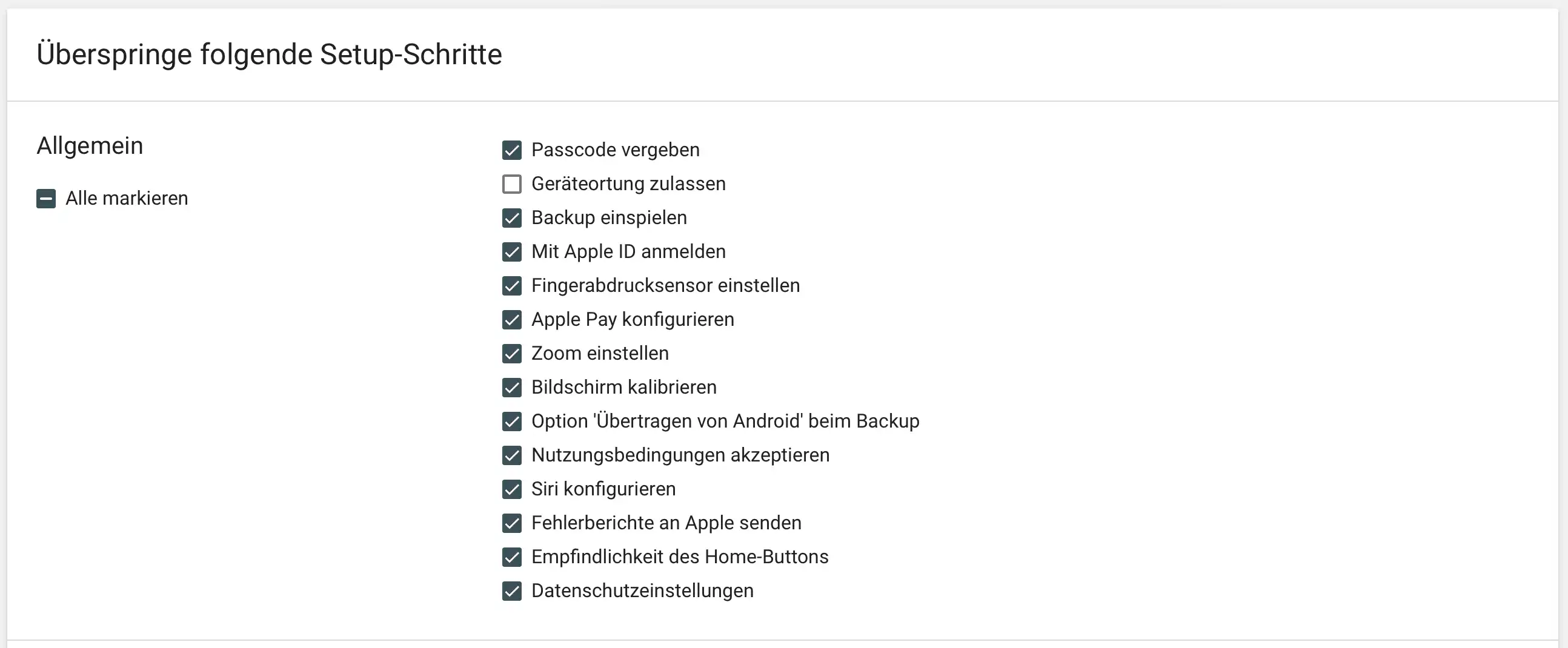 Einstellung im DEP-Profil zur Festlegung der zu überspringenden Setup-Schritte, mit aktivierter Geräteortung für die korrekte Zeitzoneneinstellung von tvOS-Geräten