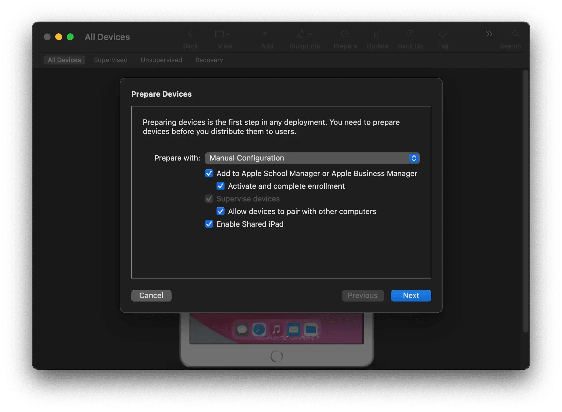 Ilustración de un paso de instalación con la opción « Activar iPad compartido » y configuraciones adicionales seleccionadas en « Preparar » con configuración manual