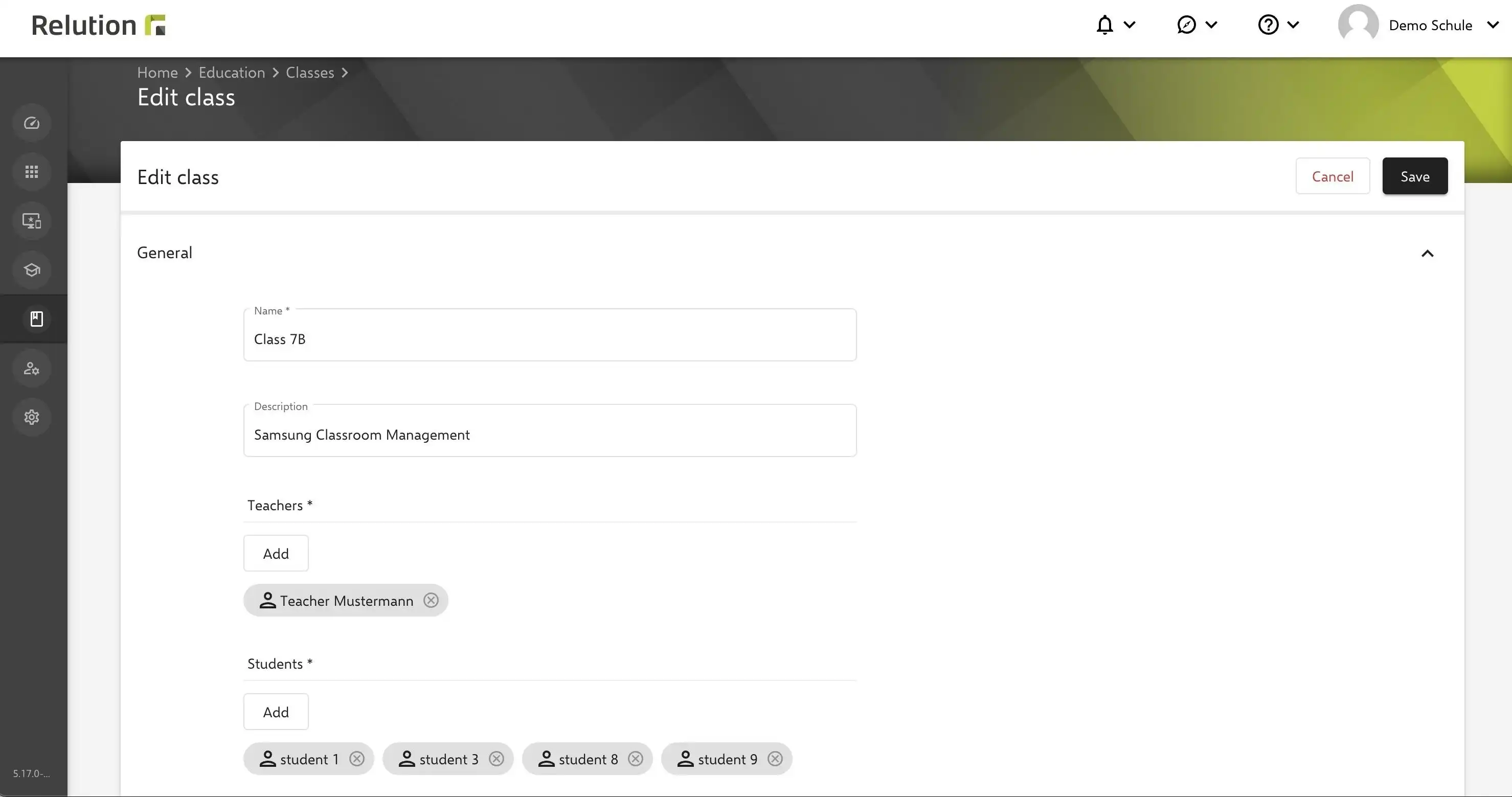 Vista de edición en Relution para personalizar una clase con opciones para gestionar profesores y estudiantes