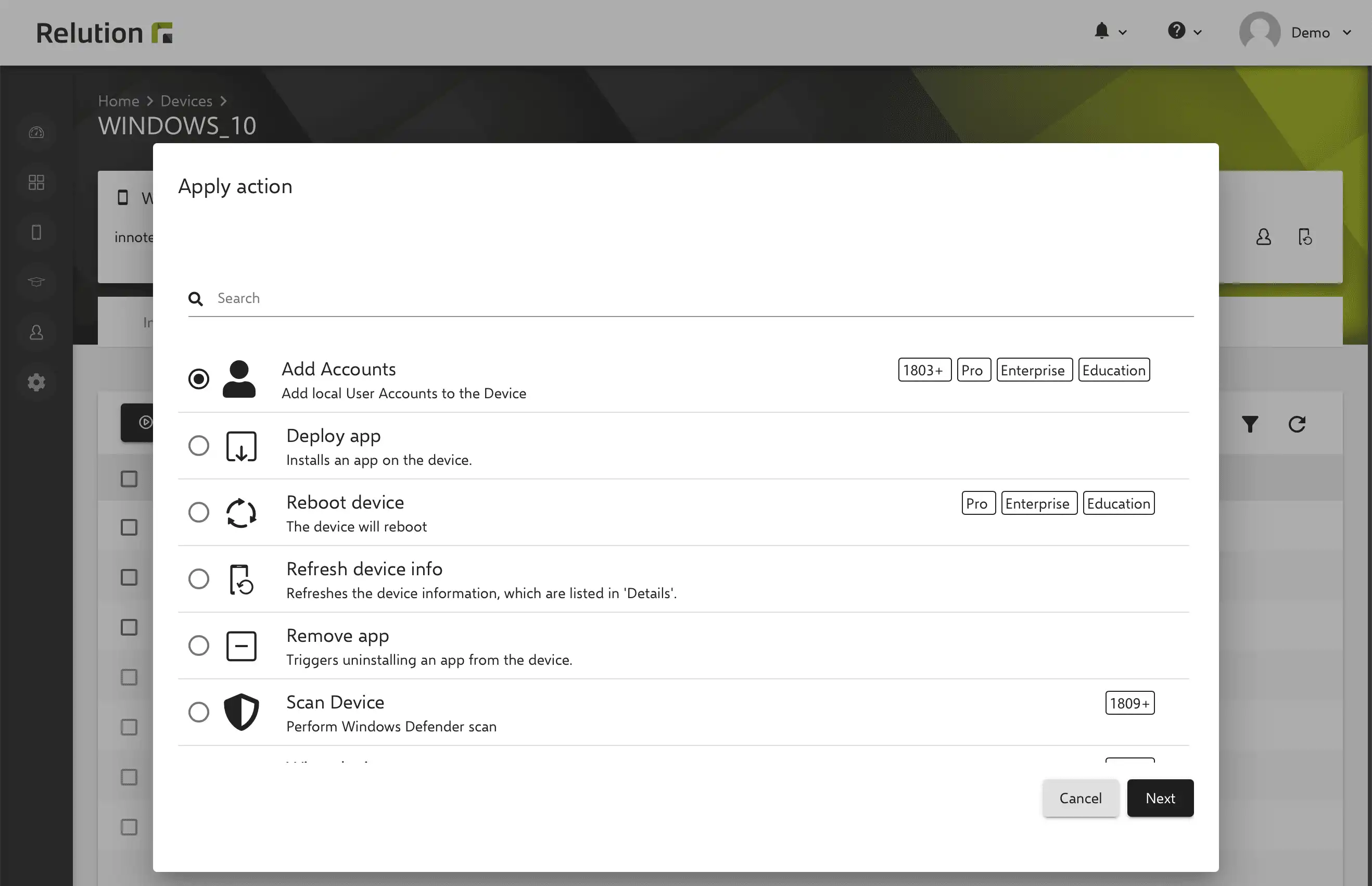 Affichage d’actions telles que «Déployer une application» ou «Ajouter des comptes» dans Relution avec des badges indiquant la compatibilité avec certaines éditions et versions de Windows 10