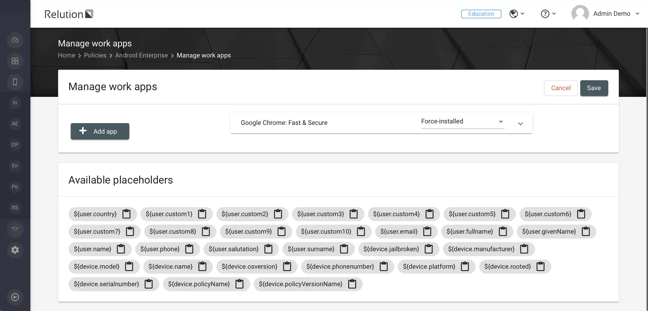Vista dell'interfaccia Relution nella sezione "Manage Work Apps" con l'app aggiunta "Google Chrome: Fast & Secure" e il preset "Forced Installation", inclusi esempi di segnaposto