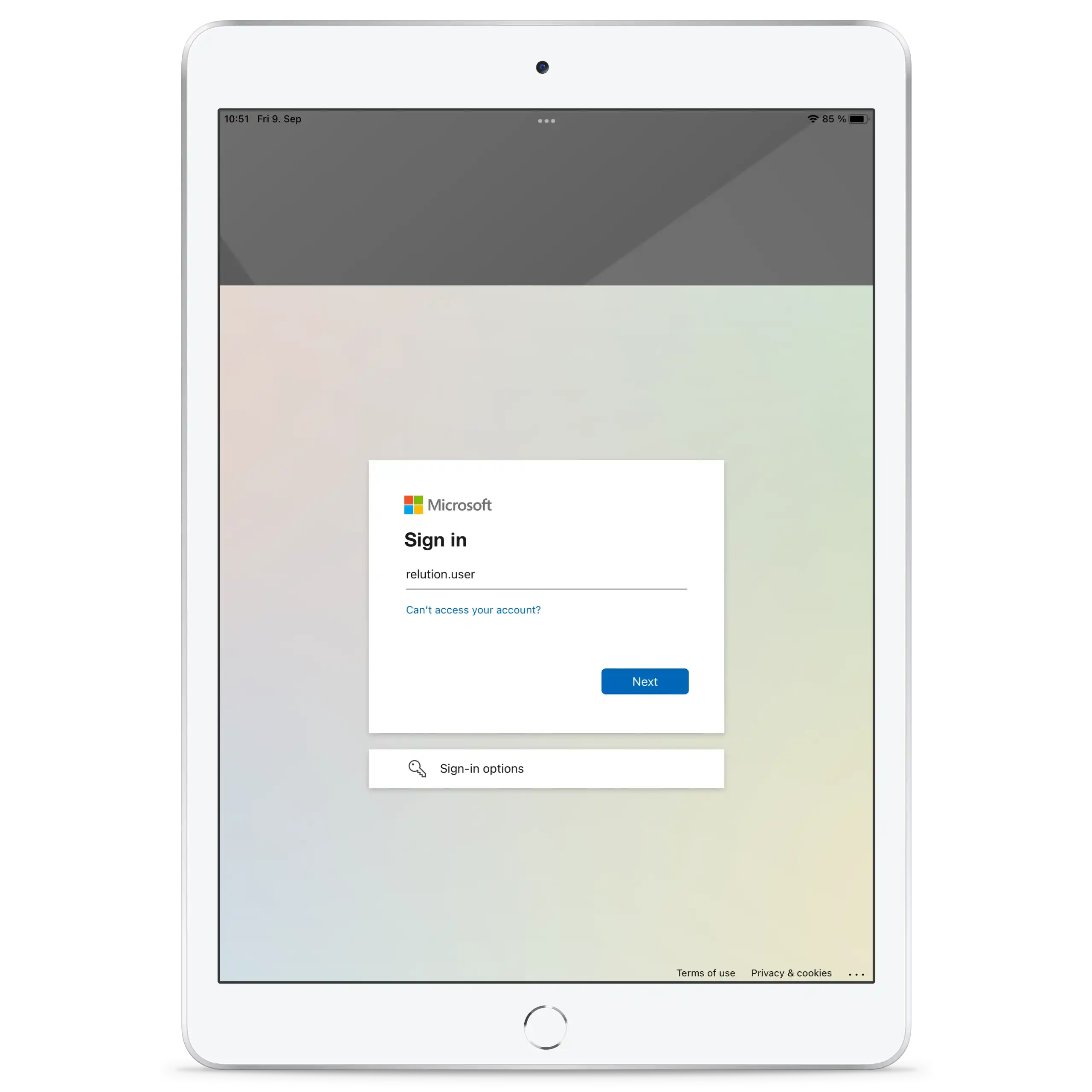 SAML girişi için Apple DEP kaydı veya Paylaşılan Cihaz kaydı sırasında "Microsoft ile Giriş Yap" seçeneğine sahip Relution giriş ekranı
