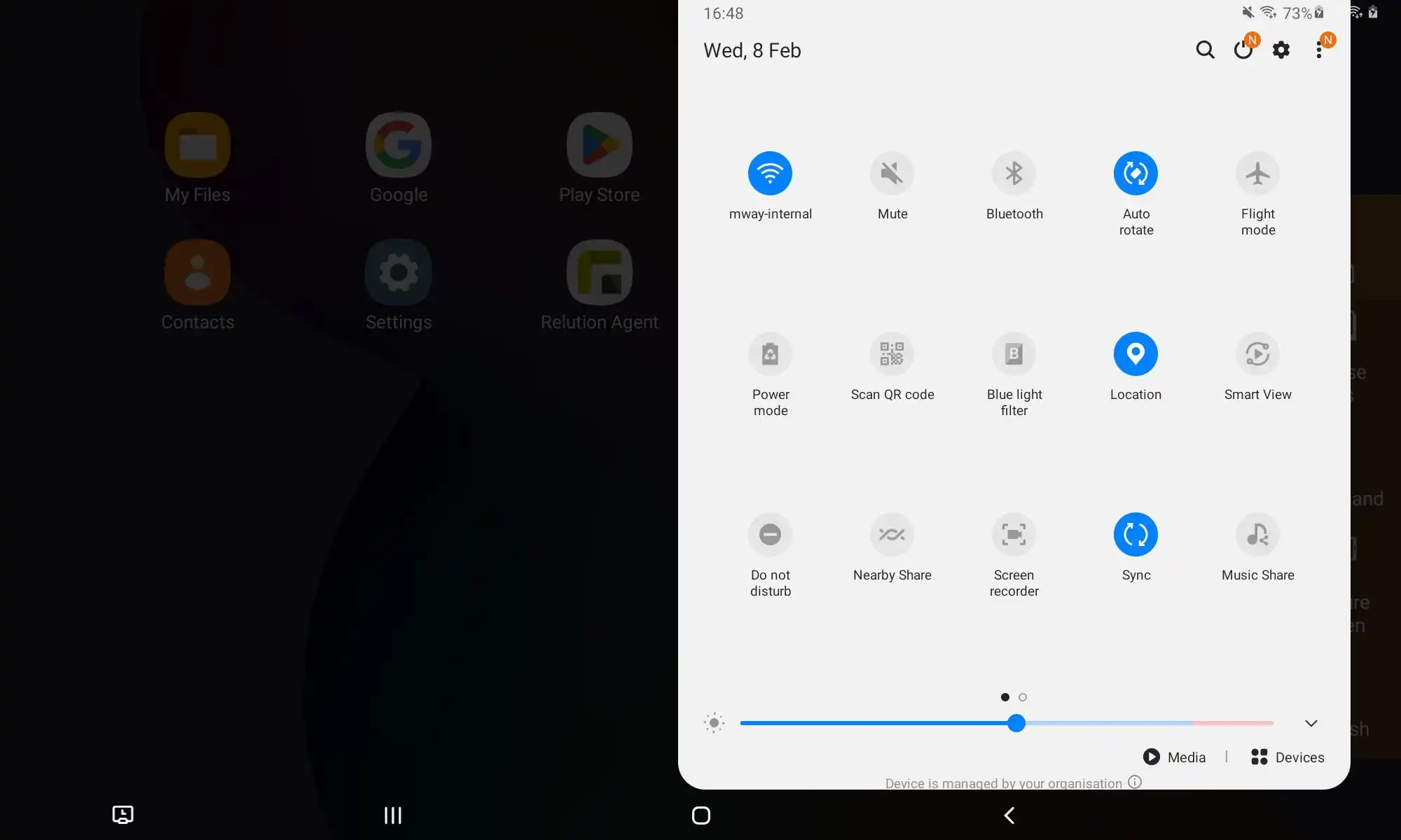 Menú de configuración en el dispositivo de un profesor con opciones como conexión WiFi, modo offline y Smart View