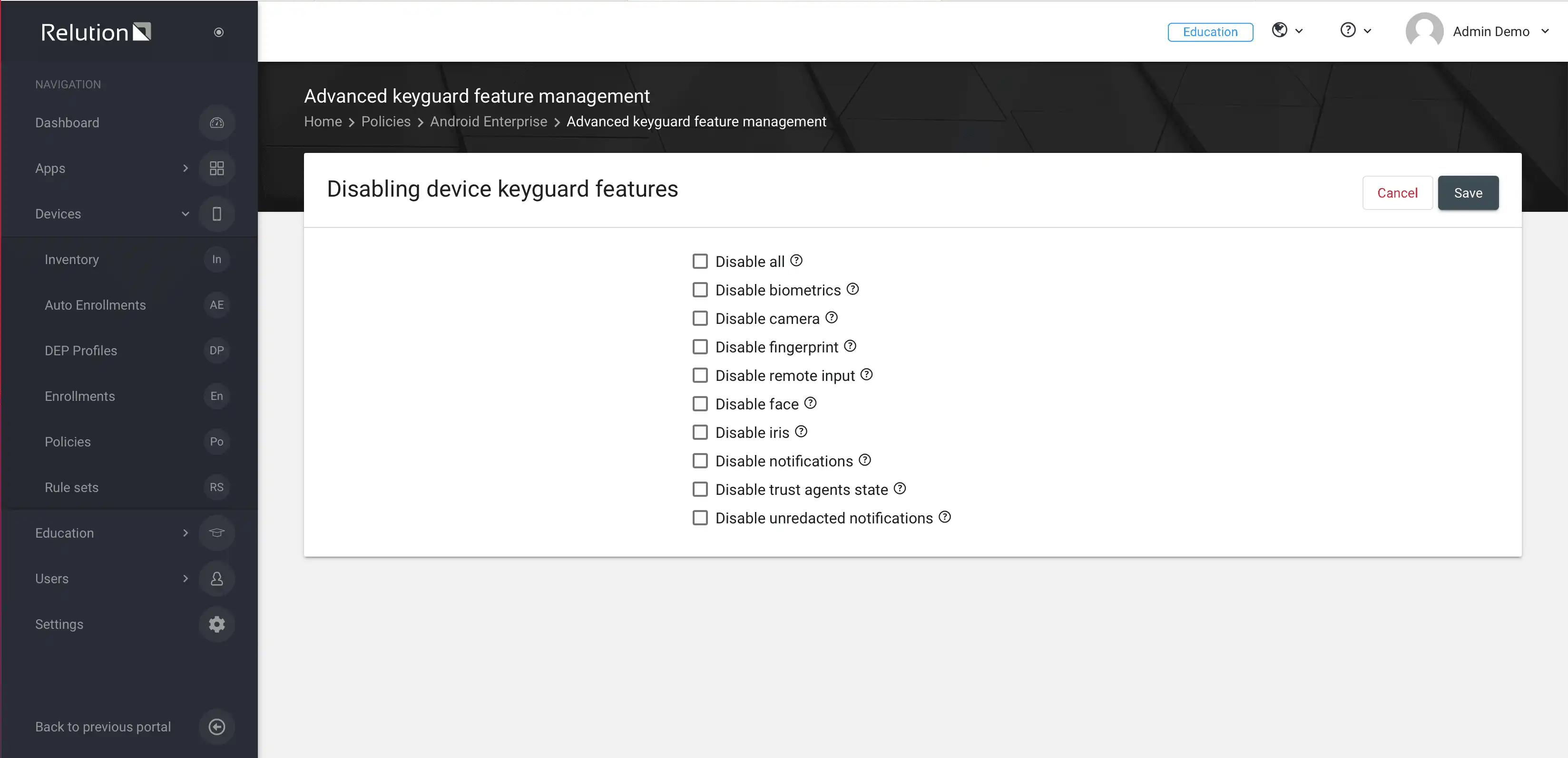 Vista di configurazione in Relution per "Advanced Keyguard Management" con opzioni per limitare le funzionalità sulla schermata di blocco, come lo sblocco e l'accesso alla fotocamera