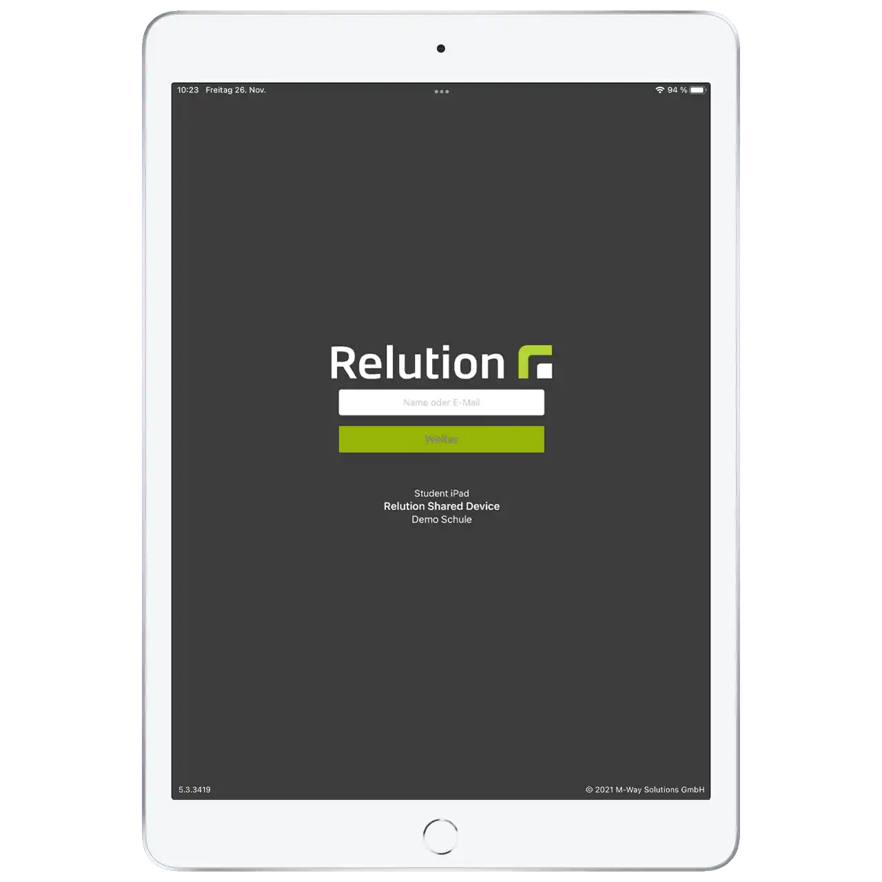 Abbildung eines iPad-Bildschirms mit Relution-Loginmaske und Eingabefeldern für E-Mail oder Name