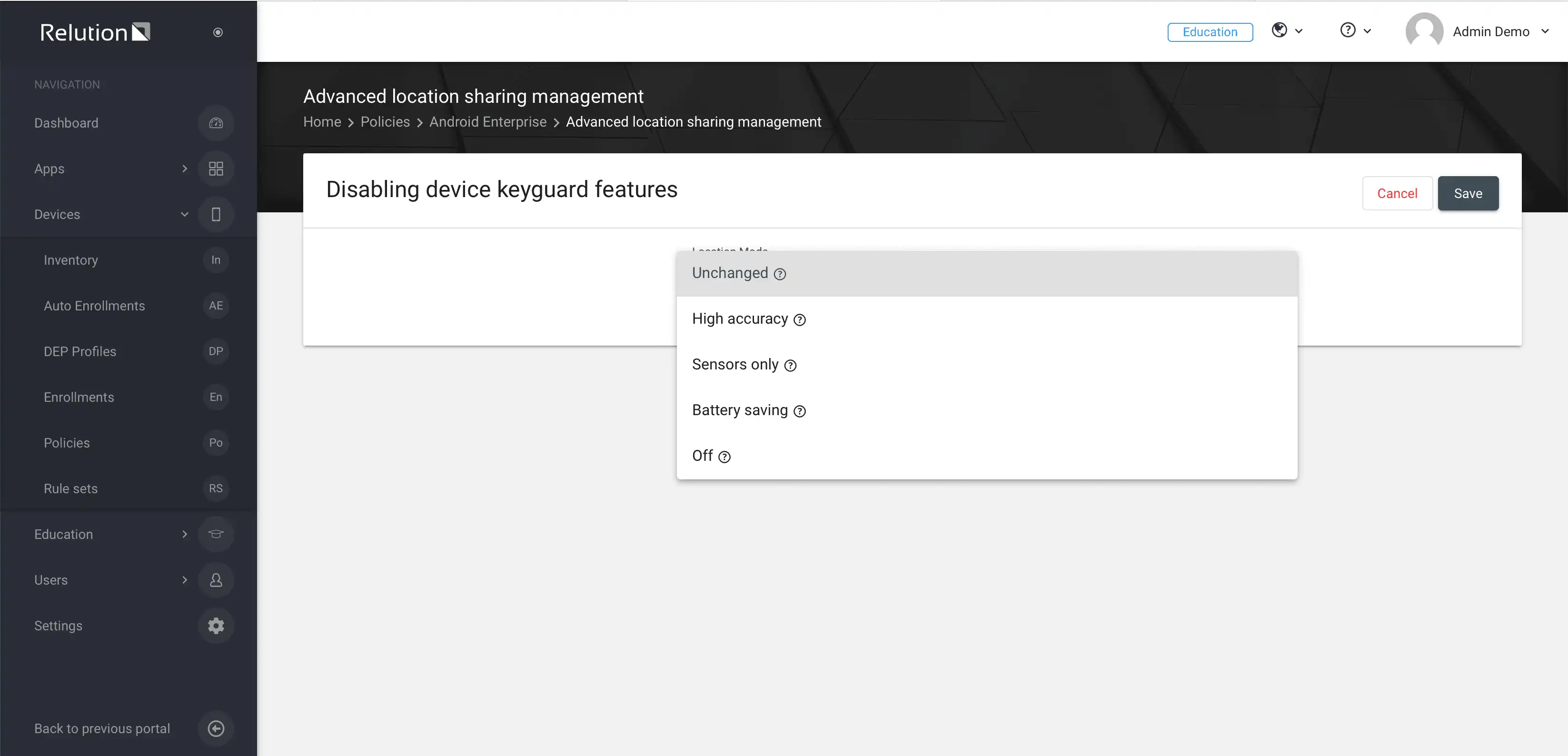 Vista di configurazione in Relution con impostazioni avanzate di condivisione della posizione, incluse opzioni per disattivare o limitare i servizi di localizzazione come il GPS