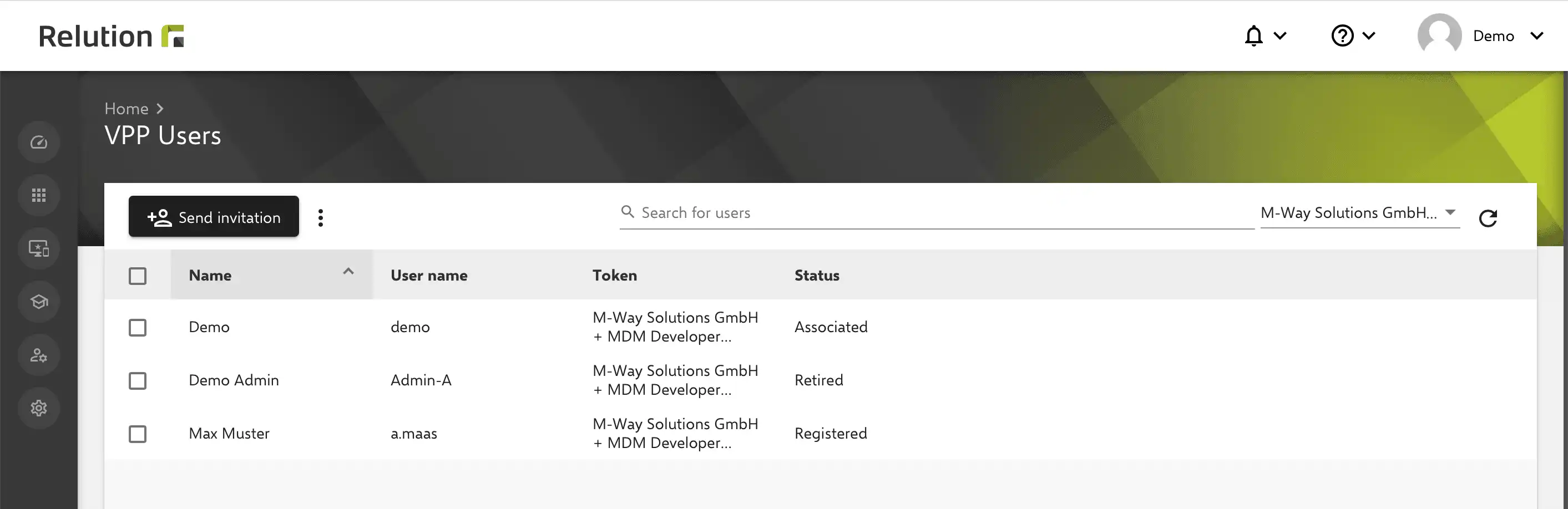 Overview of VPP users in Relution with details on status and assigned licenses for app installation on personal devices