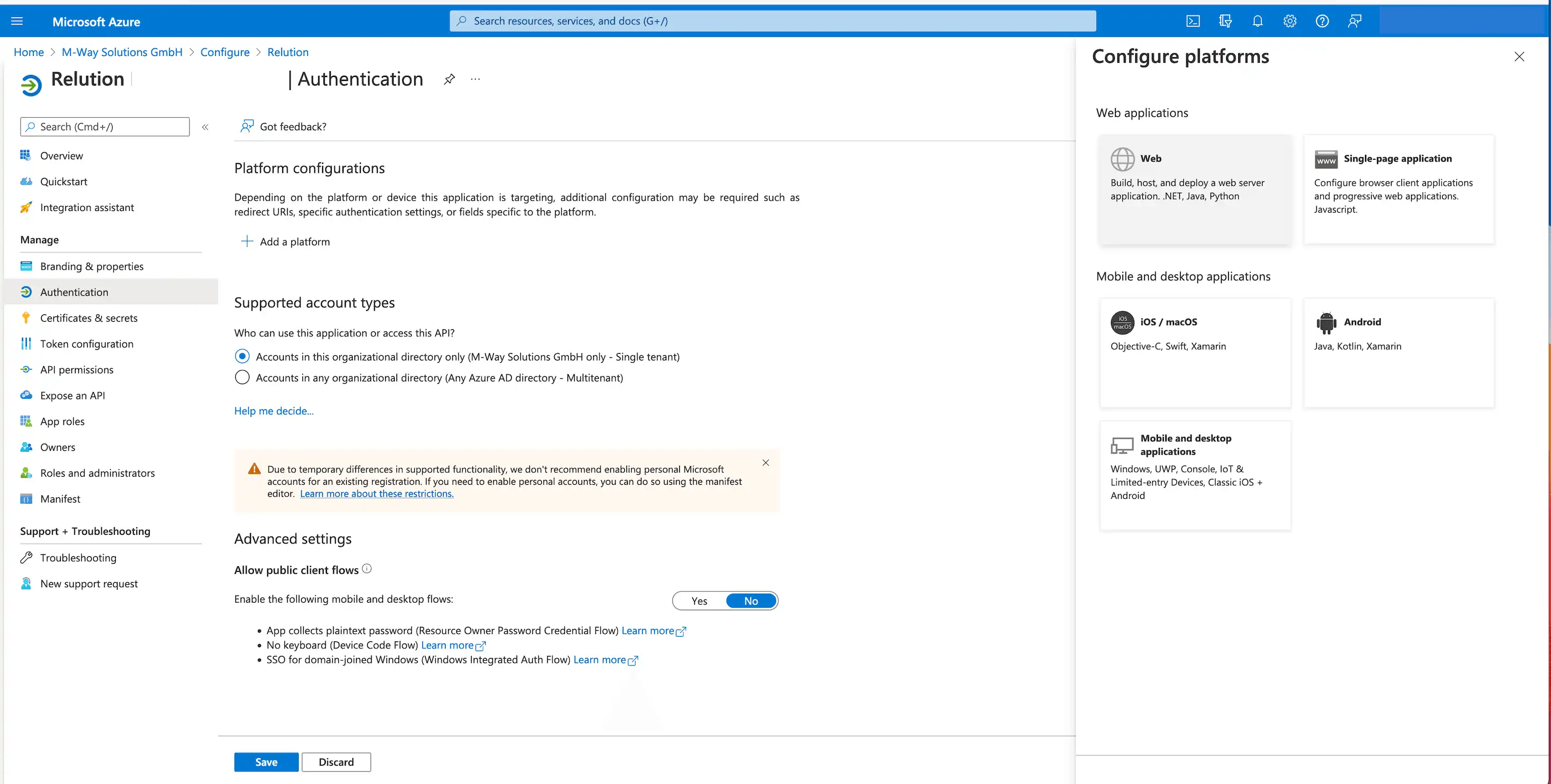 Vista de configuración en Azure con la selección de la ficha « Web » y la entrada de la URI de redirección