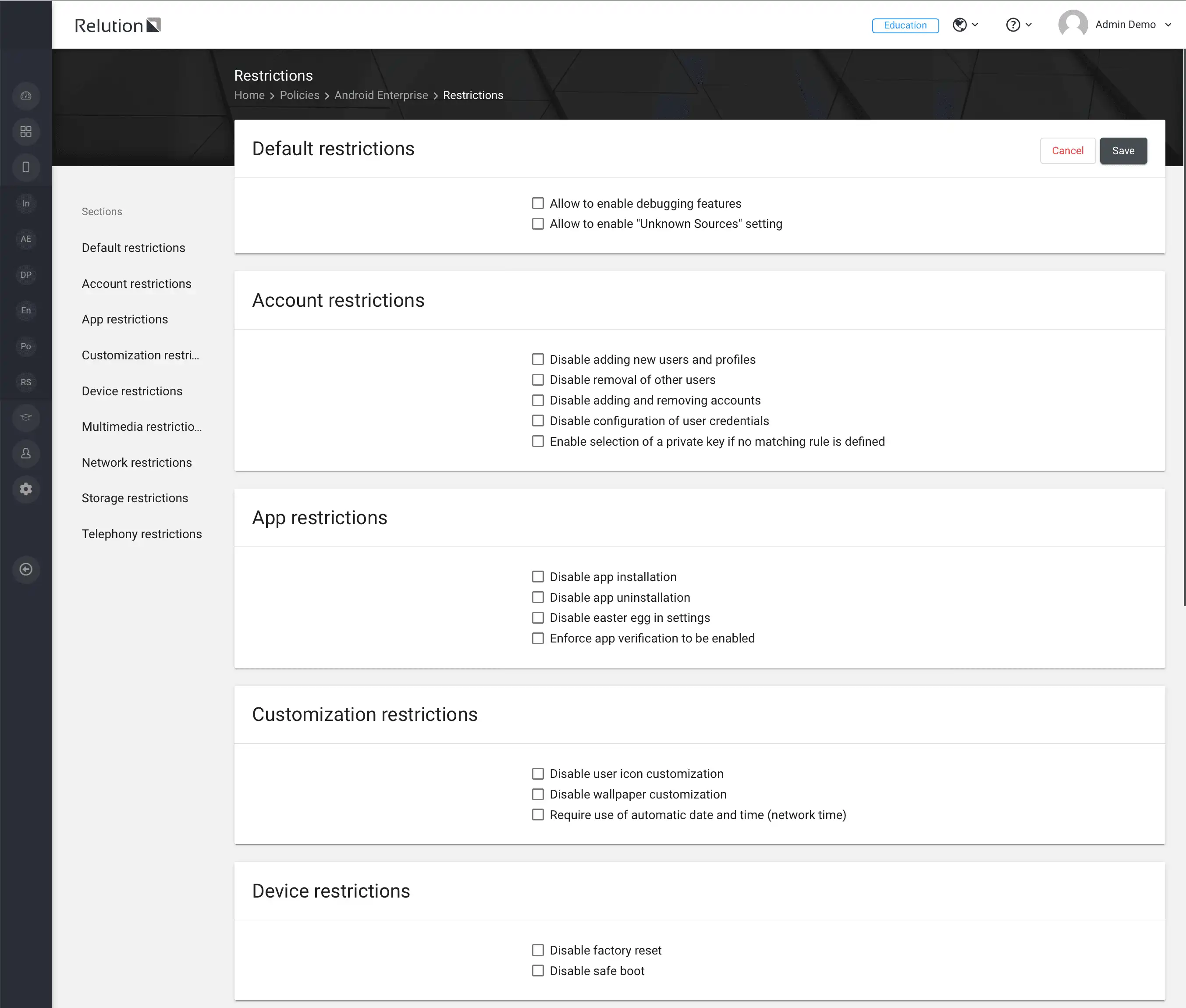Vista di configurazione in Relution per limitare i dispositivi Android Enterprise con categorie come restrizioni delle app, restrizioni di rete e limitazioni multimediali