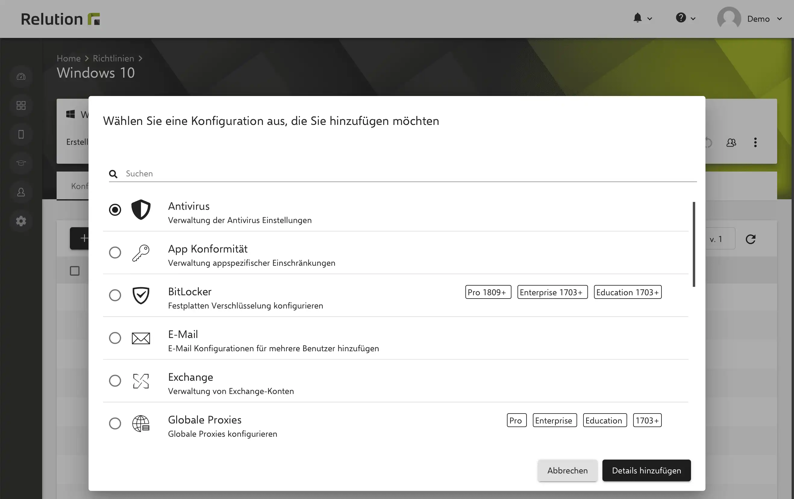 Konfigurationsansicht in Relution mit Windows 10-Einstellungen, die mit Badges für kompatible Editionen und Versionen versehen sind