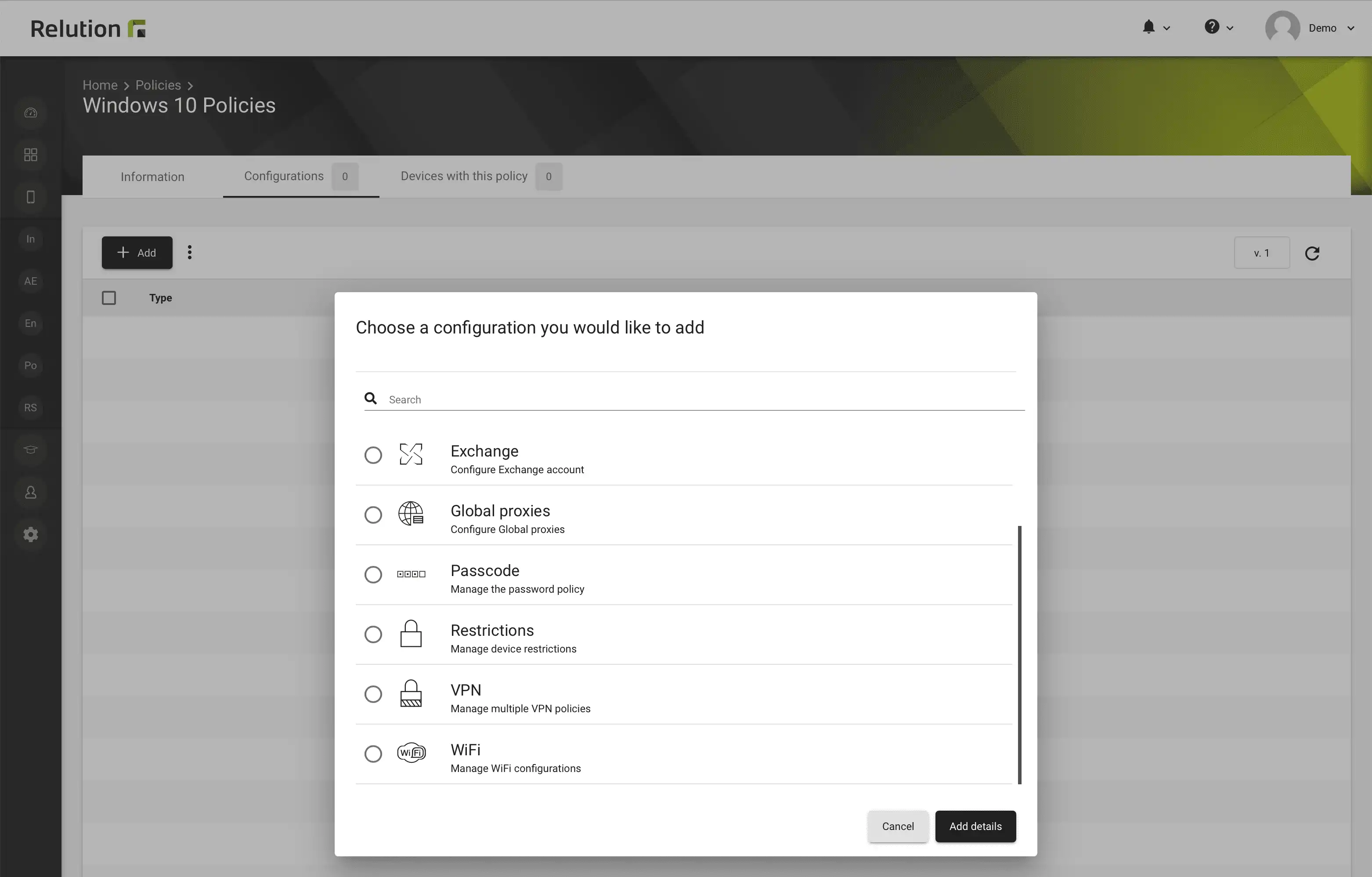 Elenco delle opzioni di configurazione nelle politiche di Relution, inclusa l'opzione "Restrizioni" per limitare le funzionalità del dispositivo