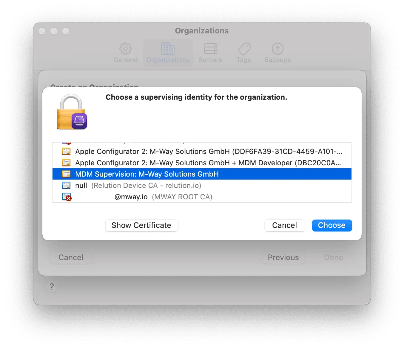 Visualización del cuadro de diálogo de Apple Configurator que muestra el certificado de supervisión bajo las identidades de supervisión para su selección